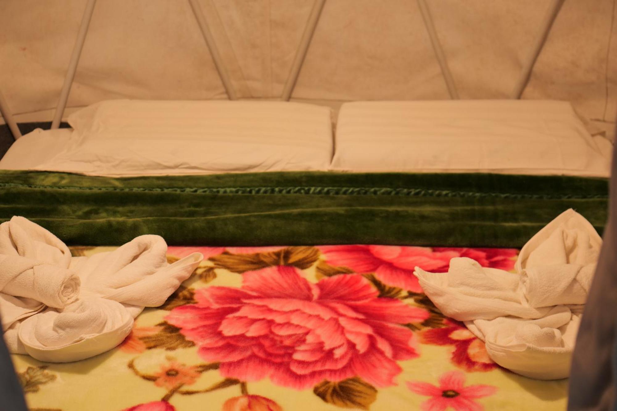 Ban Rak Thai Dome Tents Hedreung Rakthai Camping מראה חיצוני תמונה