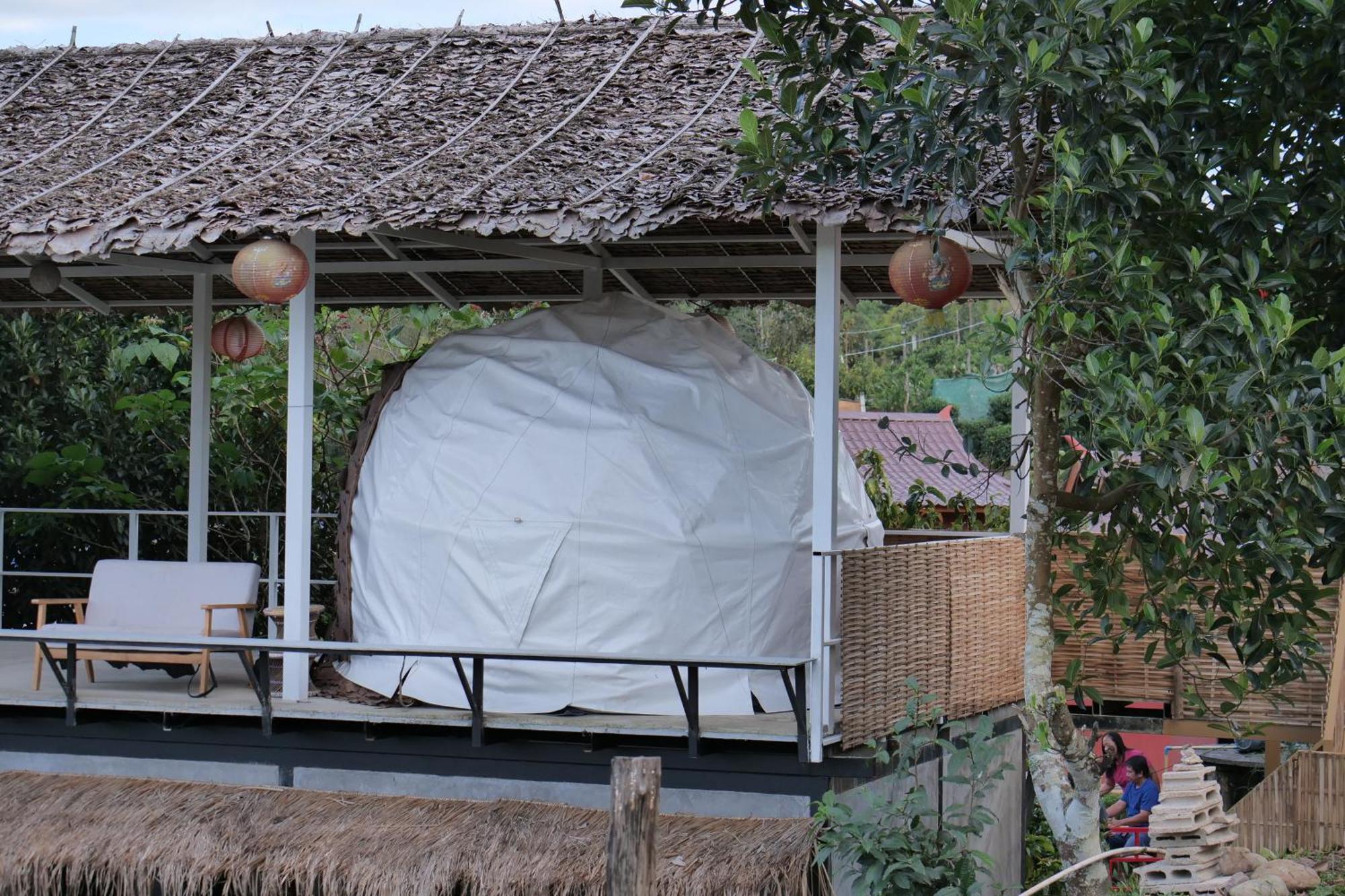 Ban Rak Thai Dome Tents Hedreung Rakthai Camping מראה חיצוני תמונה
